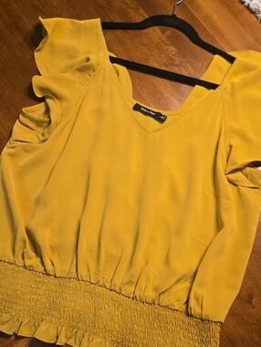 Doe & Rae Mustard Yellow Smocked-Hem V-Neck Blouse